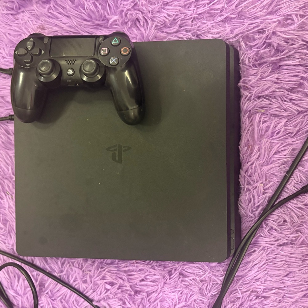 Playstation 4 Gaming Console with Controller
